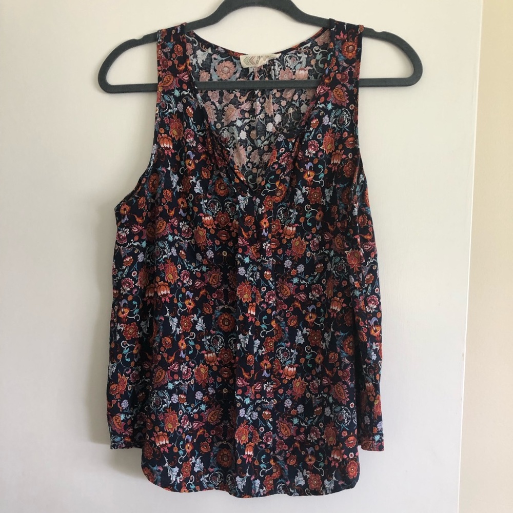 Ladies sleeveless blouse